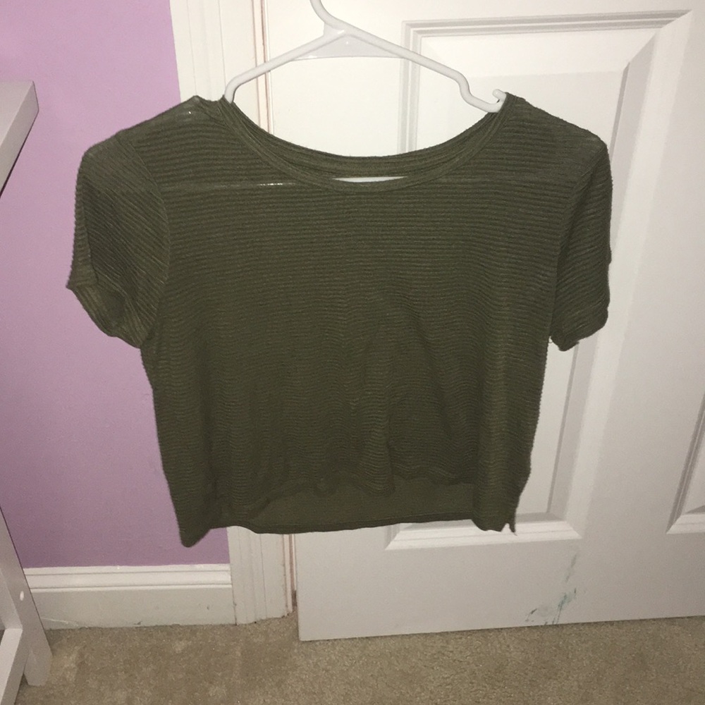 Comfy green cropped tee